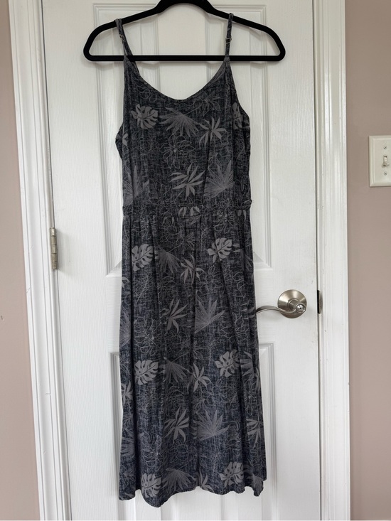 Carve Designs Dresses & Skirts - Carve Designs Gray Tropical-Print Midi Dress